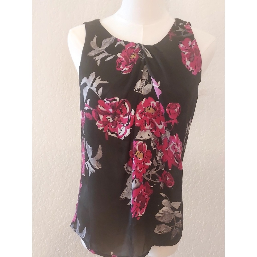 Dana Buchman Womans Top sz XS Black Red Floral Sleeveless Modest Neckline